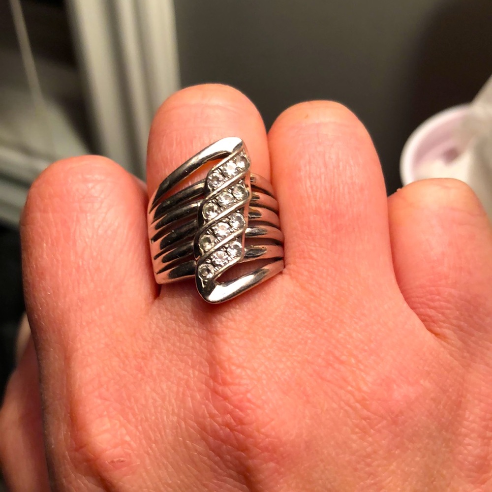 Gorgeous 925 sterling silver size 8 ring